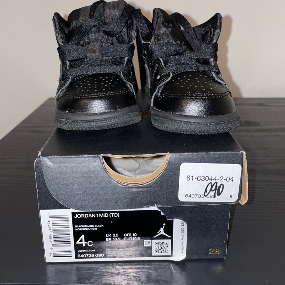 Nike Jordan 1Mid 4C